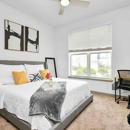 Htown Downtown Oasis Apartment Houston Bagian luar foto