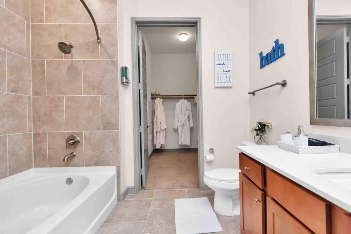 Htown Downtown Oasis Apartment Houston Bagian luar foto