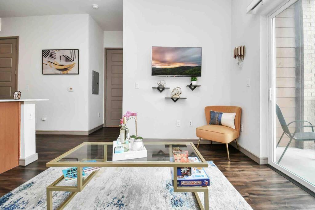 Htown Downtown Oasis Apartment Houston Bagian luar foto