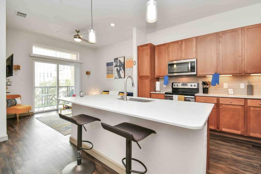 Htown Downtown Oasis Apartment Houston Bagian luar foto