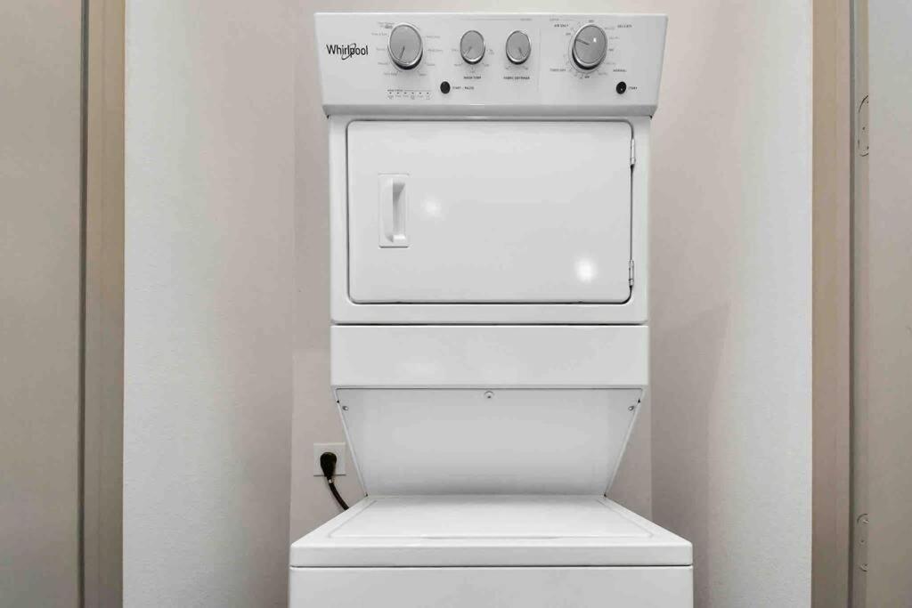 Htown Downtown Oasis Apartment Houston Bagian luar foto