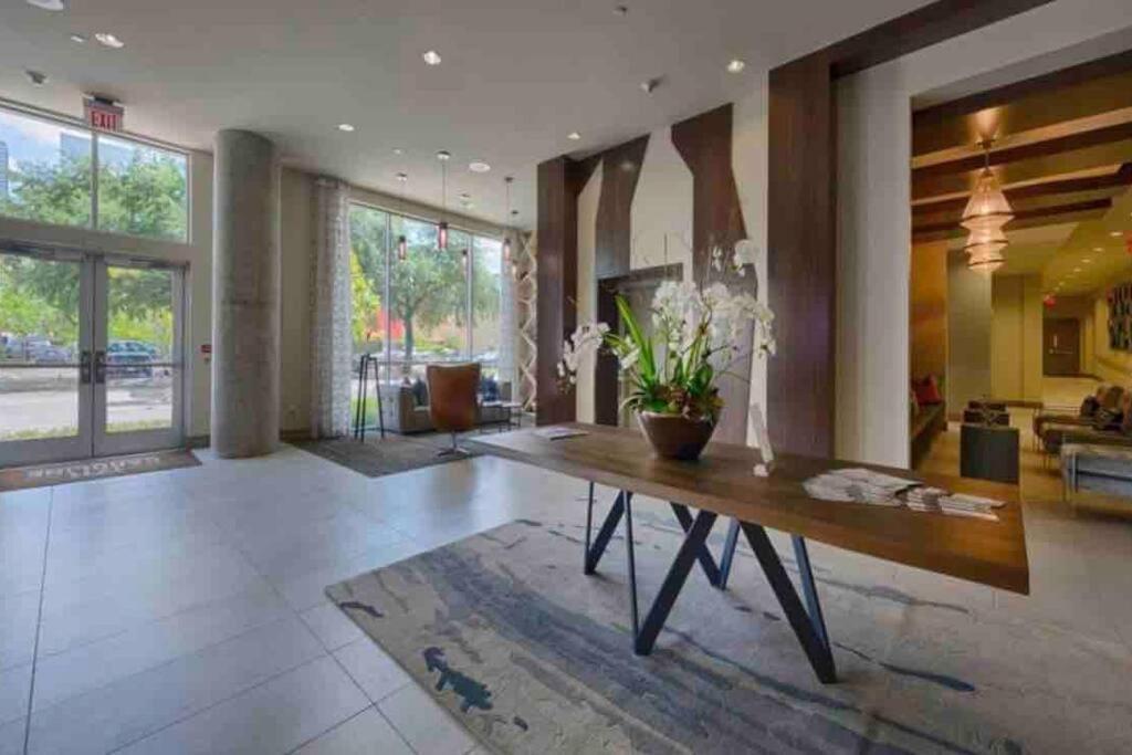 Htown Downtown Oasis Apartment Houston Bagian luar foto