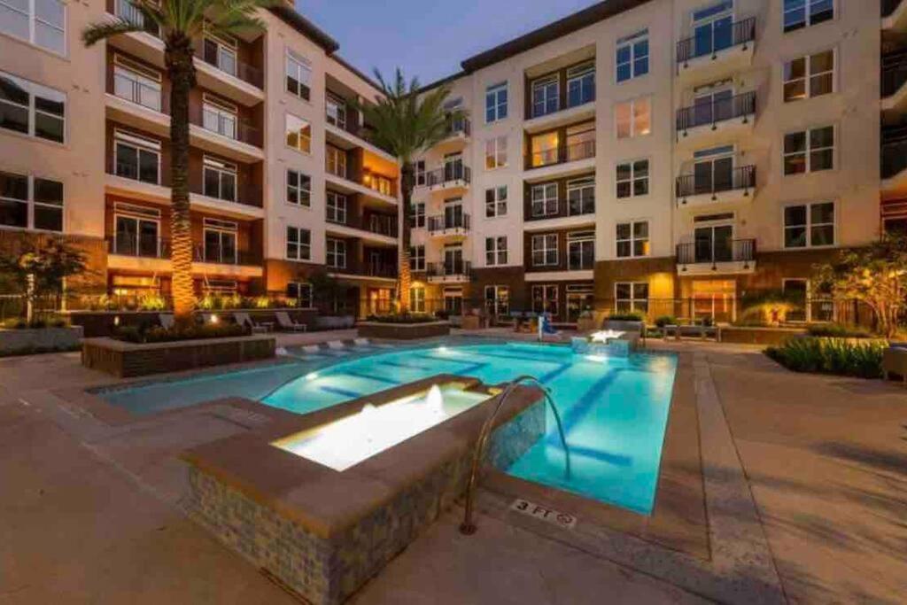 Htown Downtown Oasis Apartment Houston Bagian luar foto