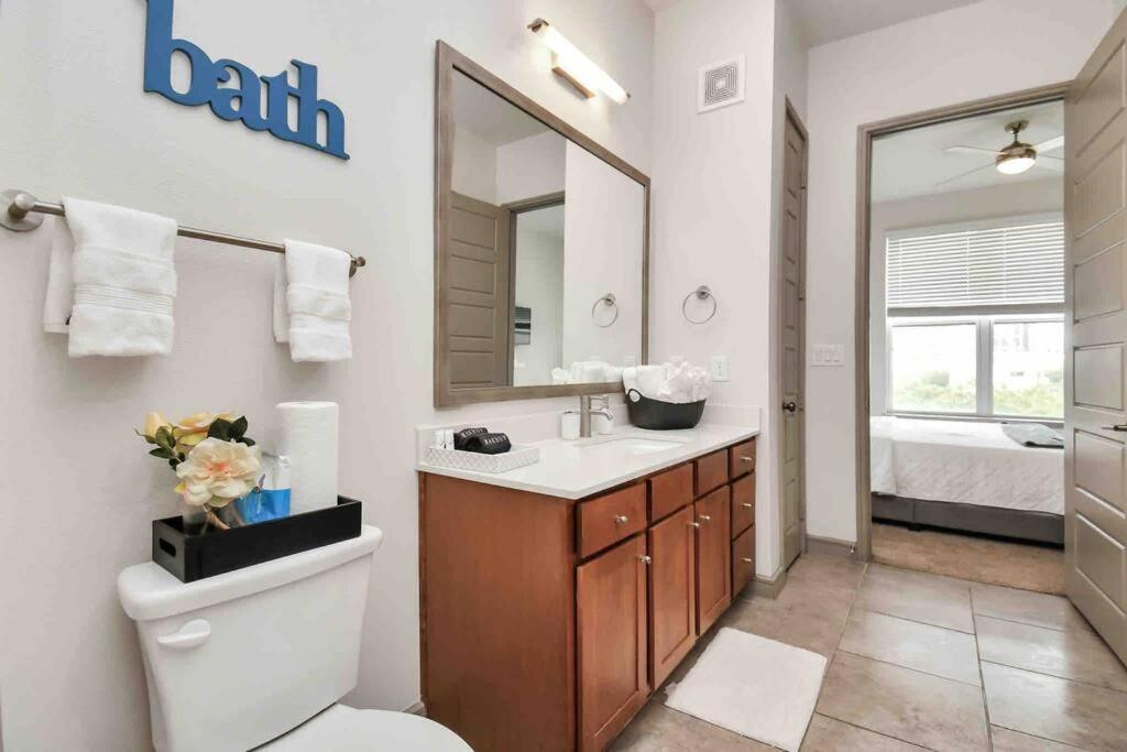 Htown Downtown Oasis Apartment Houston Bagian luar foto