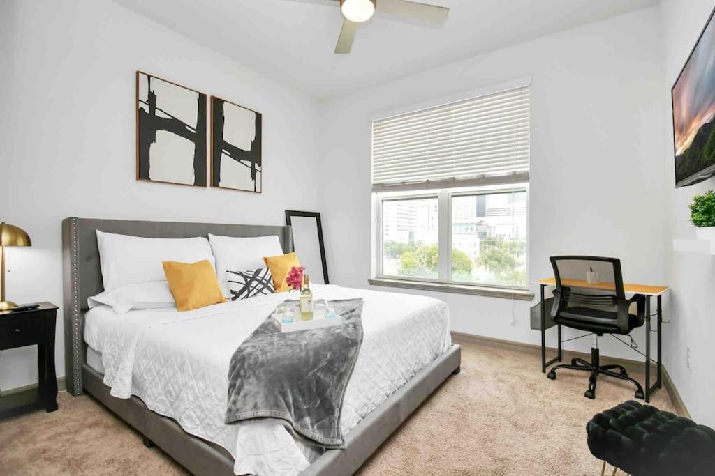 Htown Downtown Oasis Apartment Houston Bagian luar foto